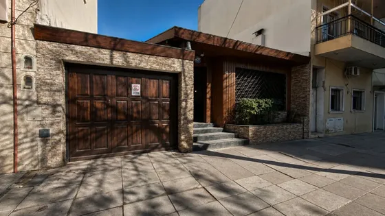 Parque Chas Venta Casa En Excelente Estado /garage — foto 1 de 1
